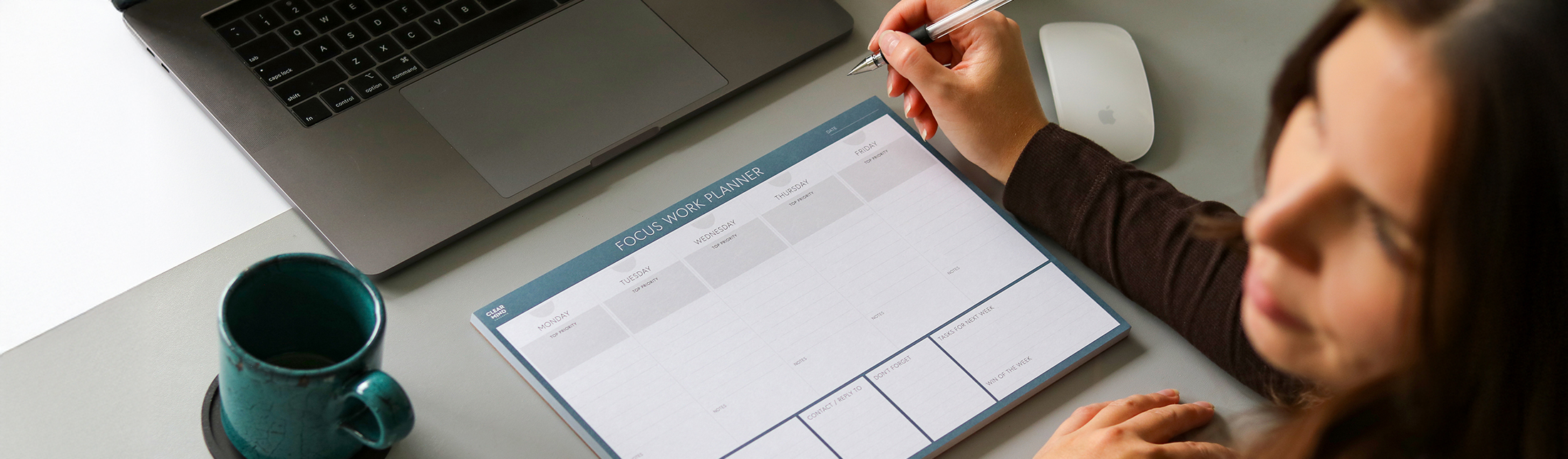 focus-work-planner-monday-to-friday-desk-pad-lifestyle